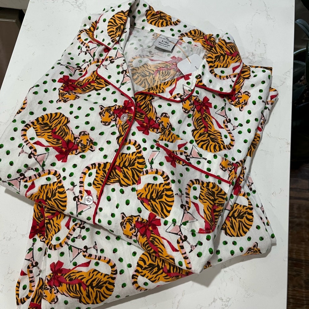 NWT Medium 8 Oak Lane Flannel Pajamas Tigers Martini